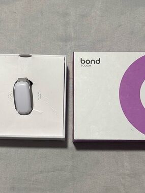 NWT BOND TOUCH BRACELET (1)